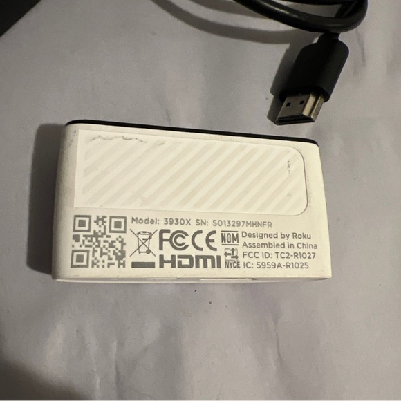 Roku Express Streaming Player Hub 3930x W/ Remote And cables White - Picture 6 of 7